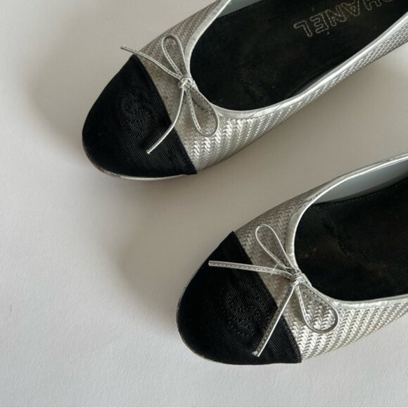 CHANEL CC CAP TOE DIAGONAL QUILTED SILVER BALLET FLATS SZ 39 - Picture 8 of 15